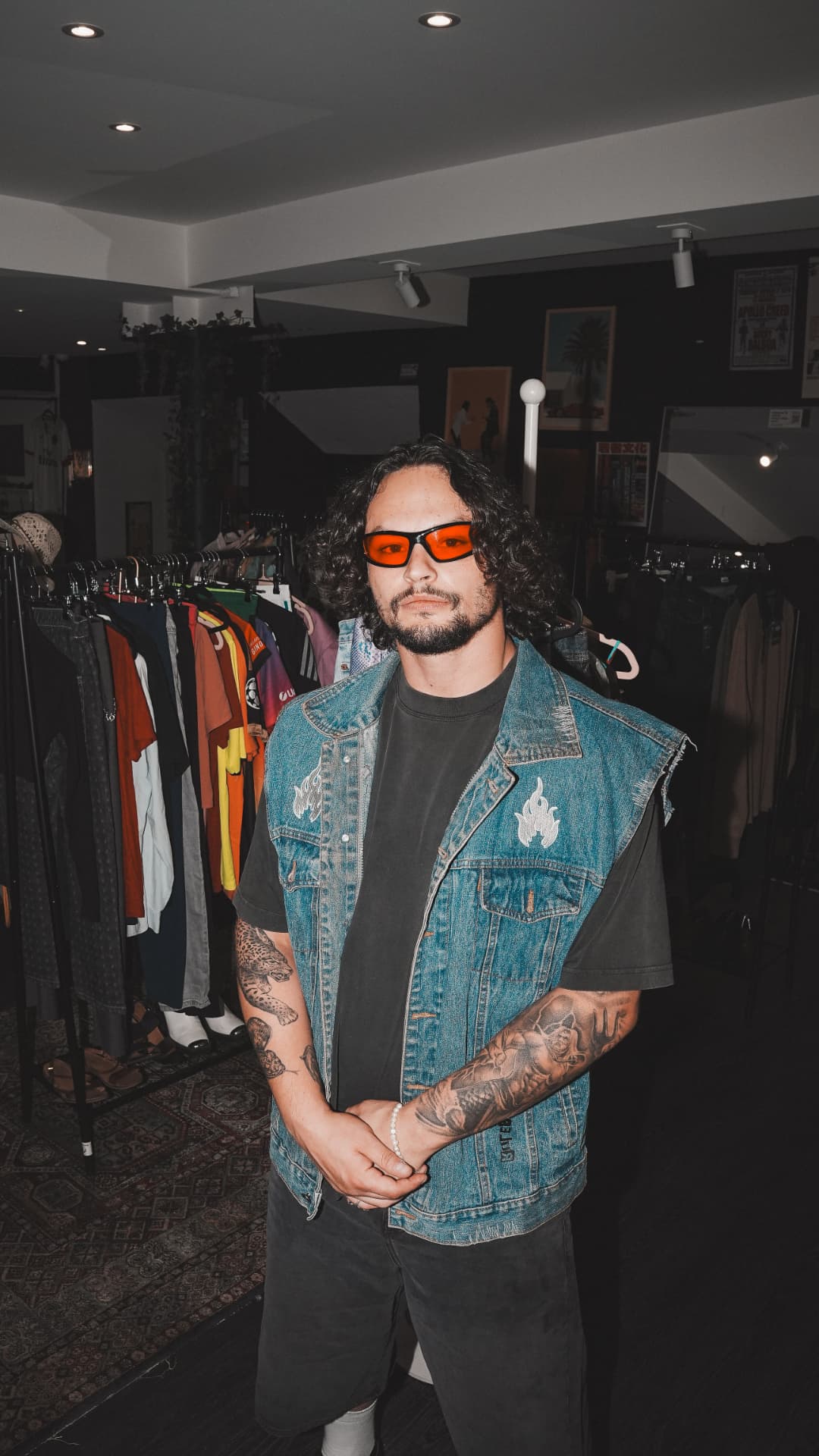 Veste en jean customisée en boutique