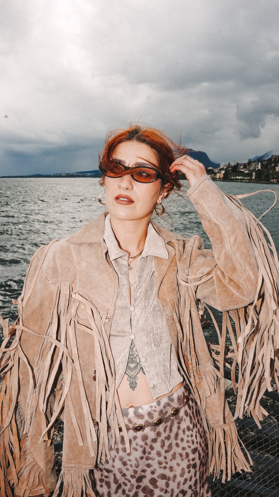 Veste à franges vintage au bord du lac